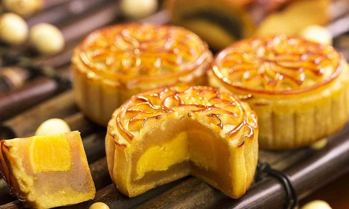 Ăn một chiếc bánh trung thu nạp lượng calo bằng 5 bát cơm?